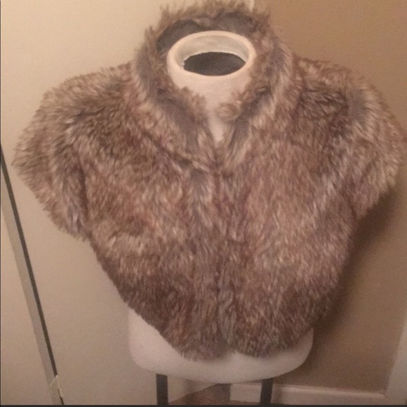 Fur Shrug - Picture 1 of 2